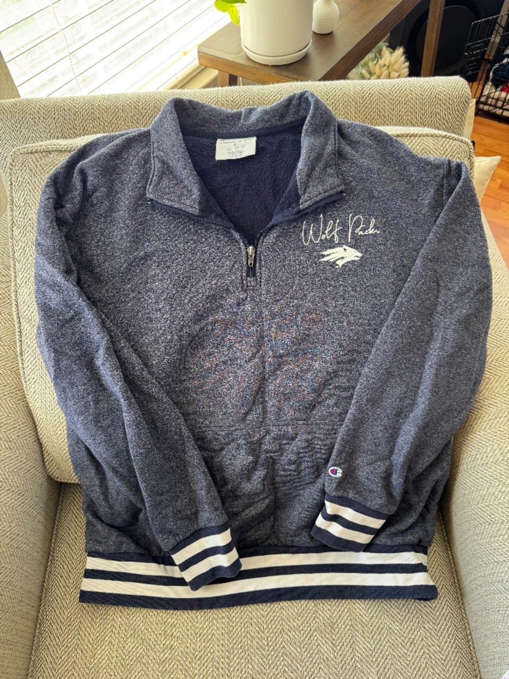 Champion UNR University of Nevada Wolf Pack Quarter Zip Sweatshirt Collar